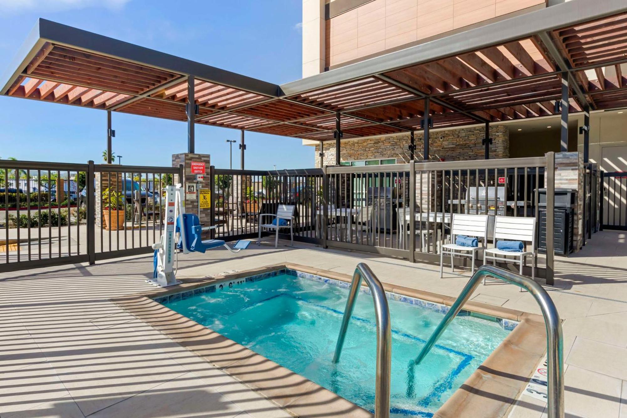 Home2 Suites By Hilton Redlands Exterior photo